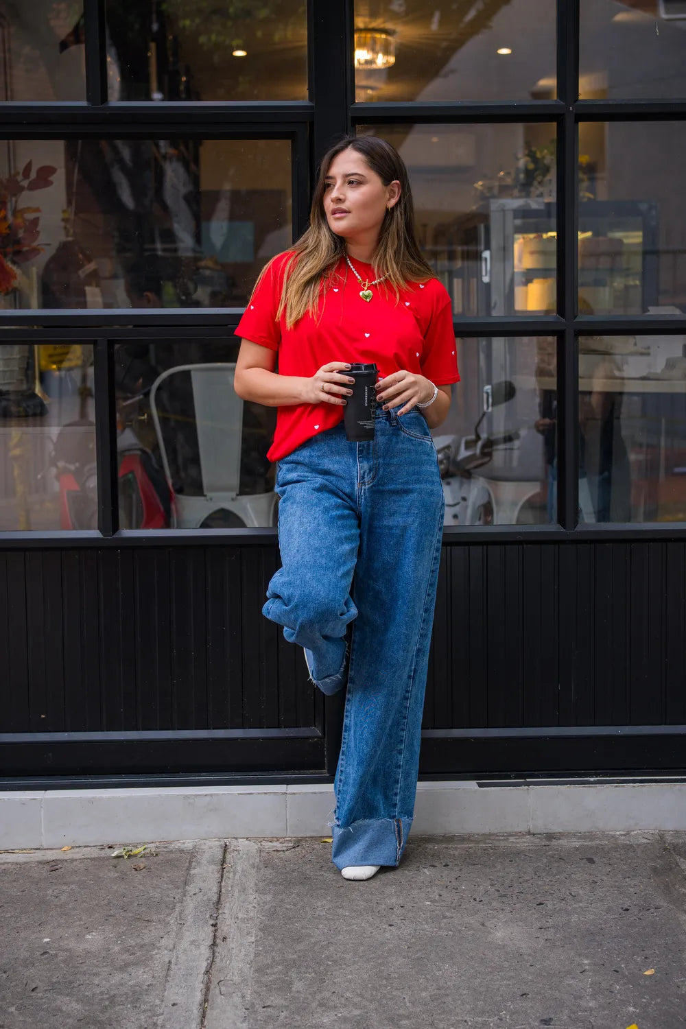 CAMISETA LARGA ROJA BORDADA CORAZONES BLANCOS REF 013549