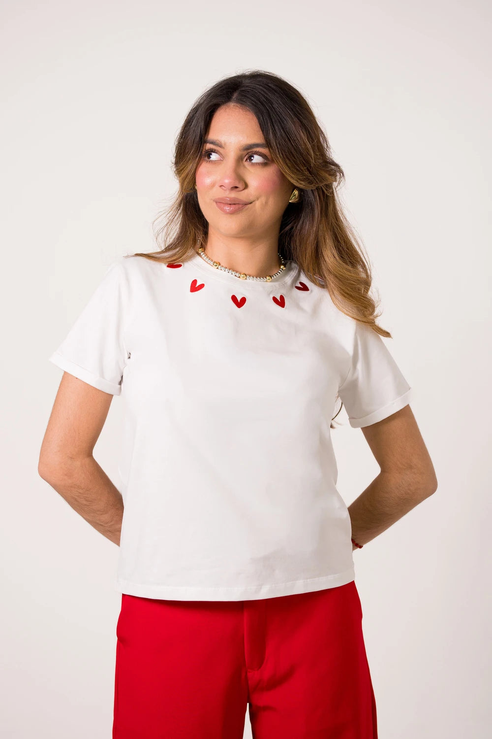 CAMISETA LARGA BORDADA CORAZONES CUELLO REF 013543